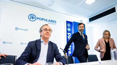 Iturgaiz, Vox y Sánchez van en ascensor