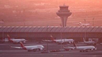 Aena cierra la mitad de Barajas y El Prat por el desplome del número de vuelos