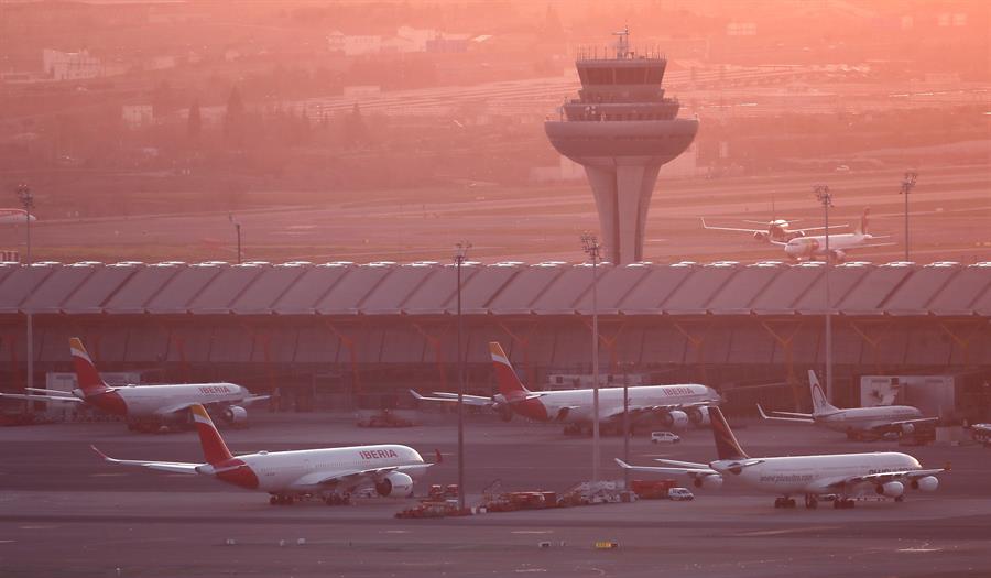 Aviones de Iberia, estacionados en la plataforma del aeropuerto Madrid-Barajas.
