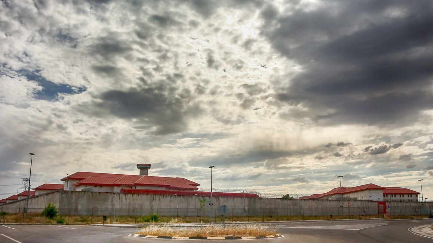 Exterior del centro penitenciario de Valdemoro, en Madrid.