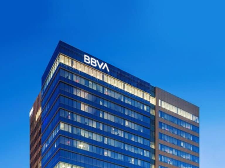 BBVA identificará los contactos y la temperatura de sus empleados para controlar contagios