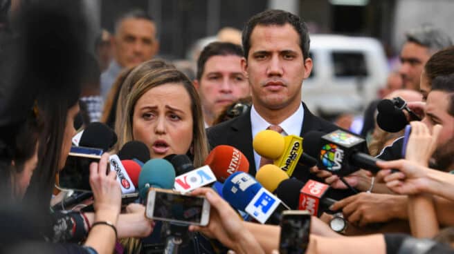 Juan Guaidó y esposa de su tío