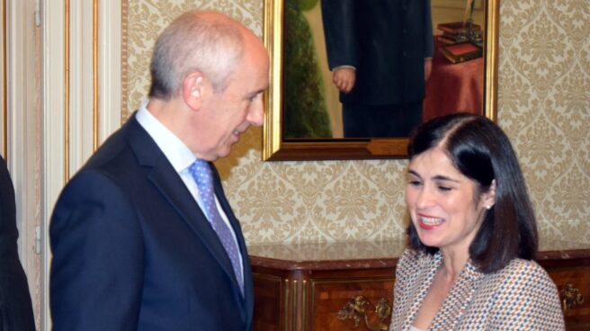 El consejero de Autogobierno, Josu Erkoreka, junto a la ministra de Política territorial, Carolina Darias. El consejero de Autogobierno, Josu Erkoreka, junto a la ministra de Política territorial, Carolina Darias.