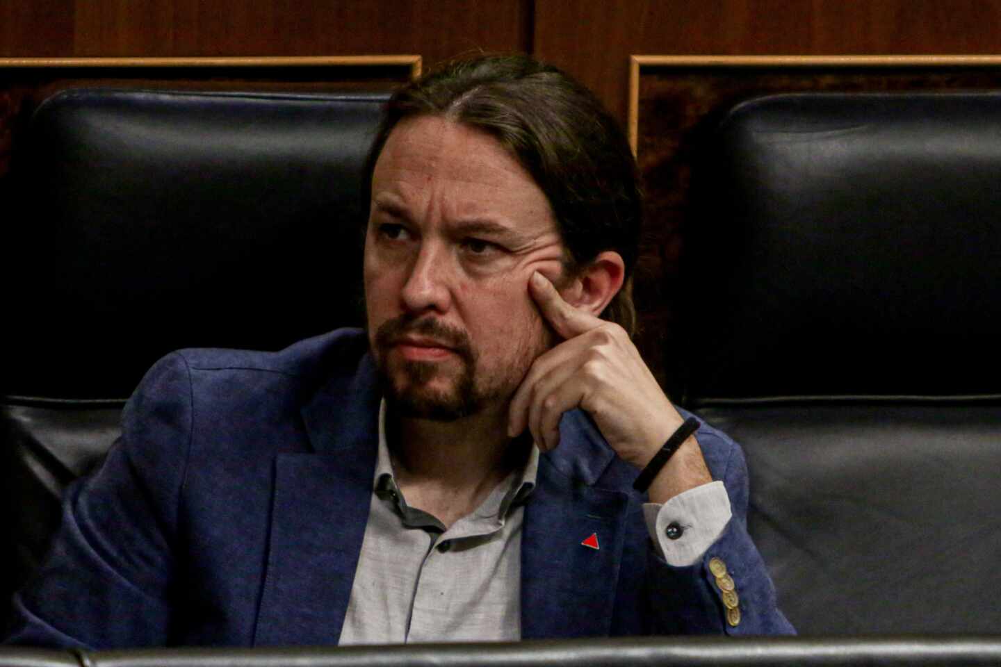 Iglesias recuerda que, según la Constitución, la riqueza del país está "subordinada al interés general"