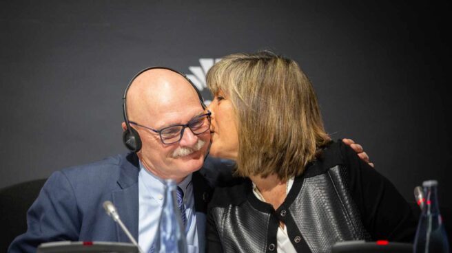 John Hoffman, consejero delegado de GSMA, y Nuria Marín, alcaldesa de Hospitalet.