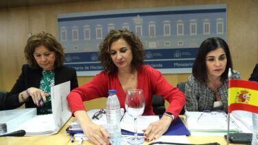 Hacienda rechaza devolver 2.500 millones del IVA y enerva a las autonomías