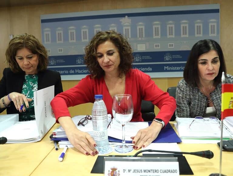Hacienda rechaza devolver 2.500 millones del IVA y enerva a las autonomías