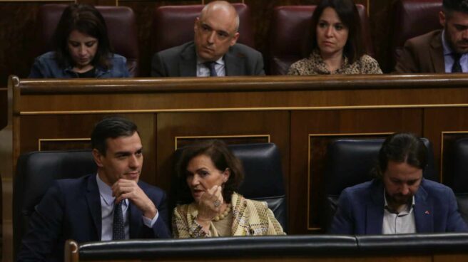 Pedro Sánchez, Carmen Calvo y Pablo Iglesias, en el Congreso.