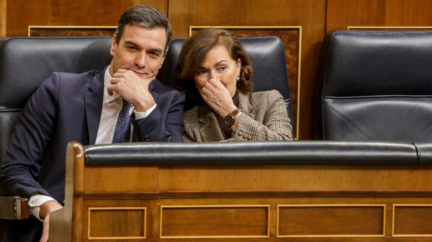Pedro Sánchez y Carmen Calvo, en la bancada del Gobierno del Congreso de los Diputados.