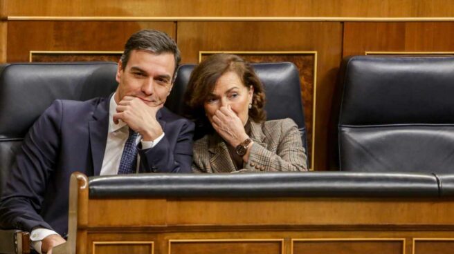 Pedro Sánchez y Carmen Calvo, en la bancada del Gobierno del Congreso de los Diputados.