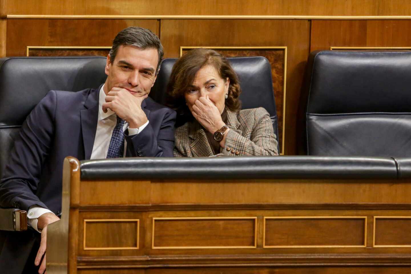 Pedro Sánchez y Carmen Calvo, en la bancada del Gobierno del Congreso de los Diputados.