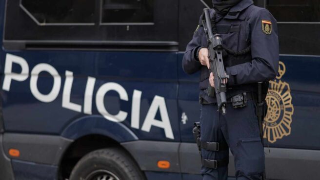Un agente de la Unidad de Intervención Policial (UIP), de servicio en el centro de Madrid.