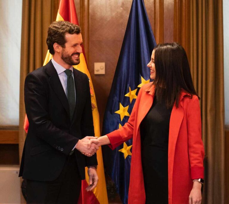 PP y Cs, dispuestos a aliarse frente a los independentistas en las catalanas