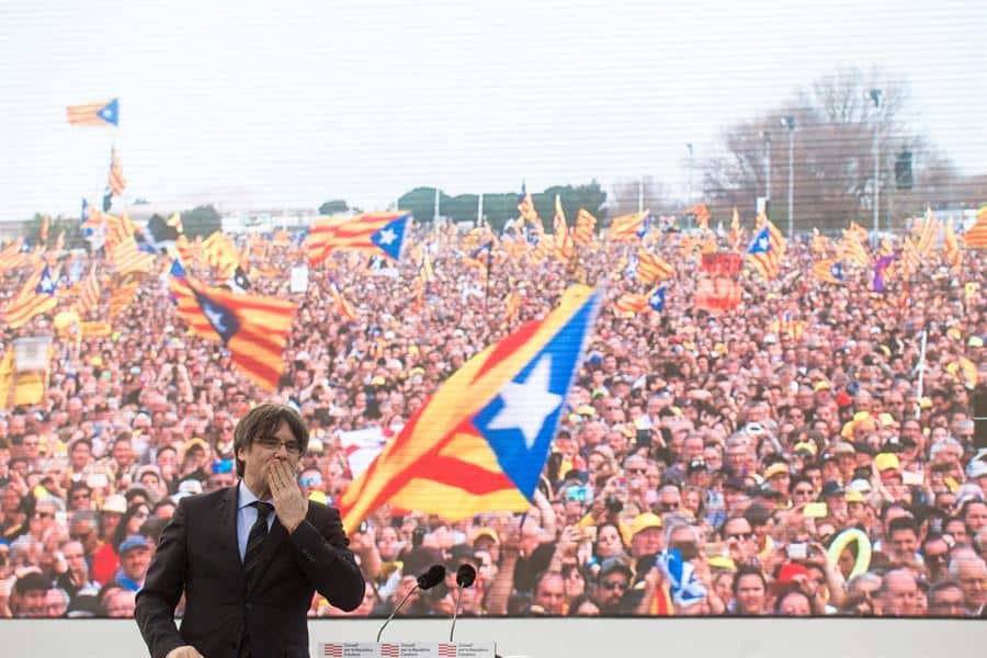 El papel de Puigdemont embarra las negociaciones entre ERC y JxCat