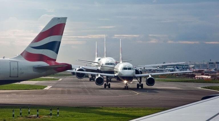 La justicia paraliza la ampliación del aeropuerto de Londres-Heathrow por el cambio climático