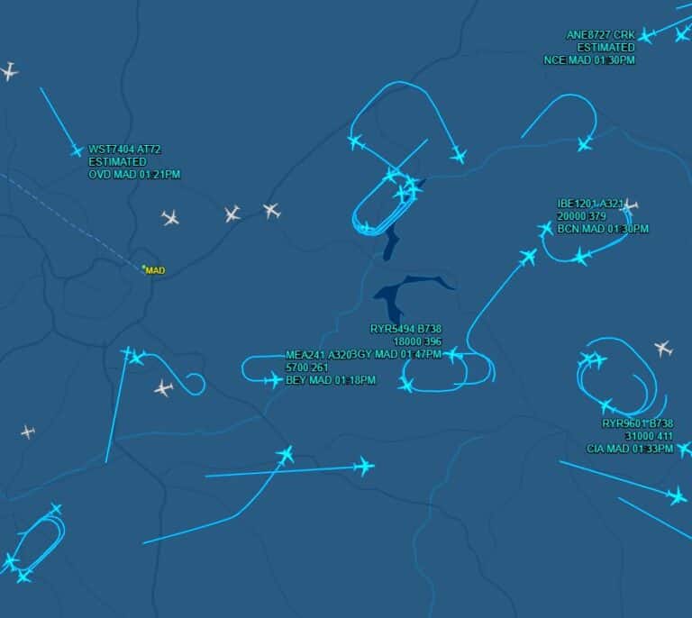 Reabre el aeropuerto de Barajas tras la presencia de drones en su espacio aéreo