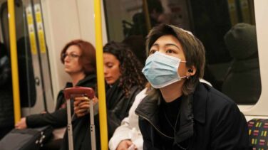 Los médicos creen que la enfermedad es "erradicable" y avisan de que las mascarillas "no sirven de nada"