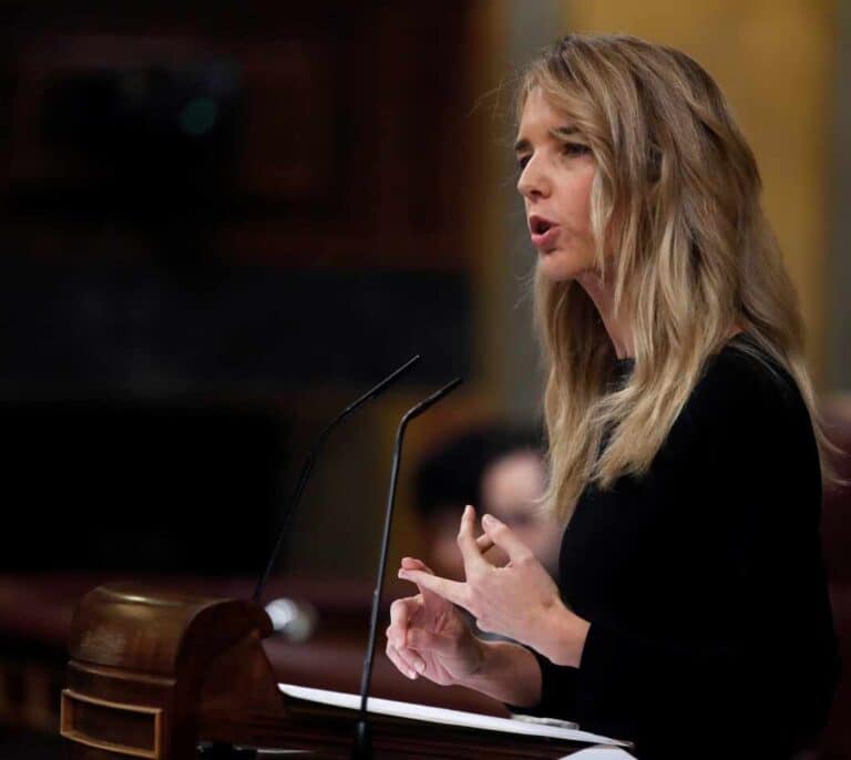 Calvo vuelve a eludir a Álvarez de Toledo en una interpelación sobre la "mesa de diálogo"