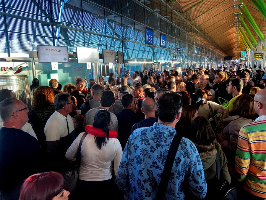 Cancelaciones de vuelos por la calima de Canarias: ¿qué derechos tienen los pasajeros afectados?