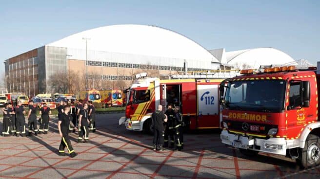 Equipos de emergencia en el aeropuerto de Madrid-Barajas.