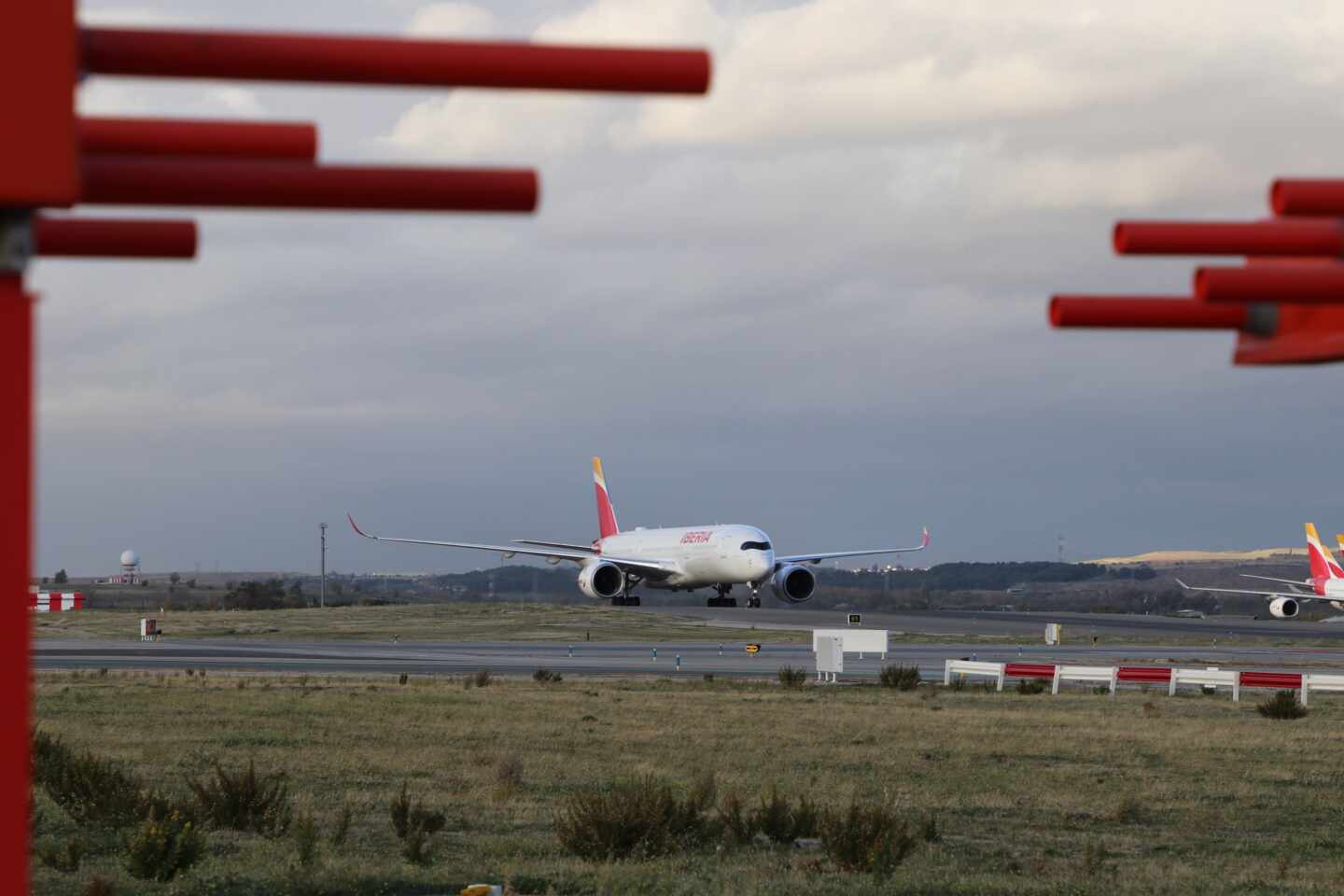 Despliegue de guardias civiles alrededor de Barajas en busca del piloto del dron