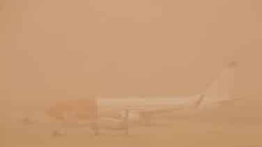 Reabren el tráfico aéreo en Canarias tras la calima y los incendios de este fin de semana