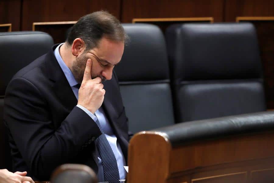 El ministro de Transportes, José Luis Ábalos, este miércoles durante la sesión de control en el Congreso de los Diputados.