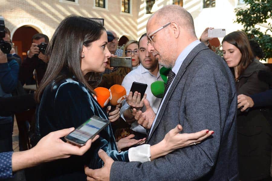 Arrimadas reta a Igea en un tenso encuentro público: "Preséntate y hablamos"