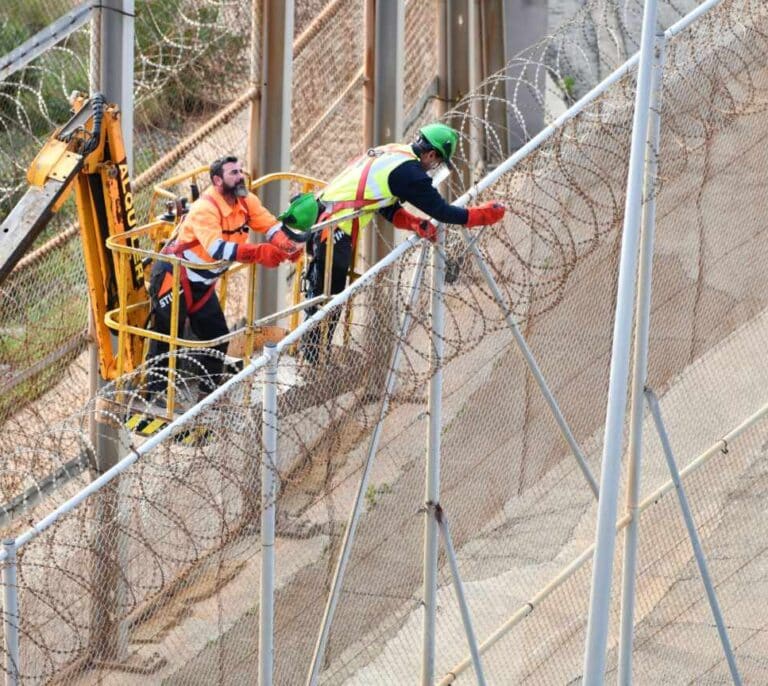 Interior avanza en la retirada de concertinas sin desvelar con qué las sustituirá