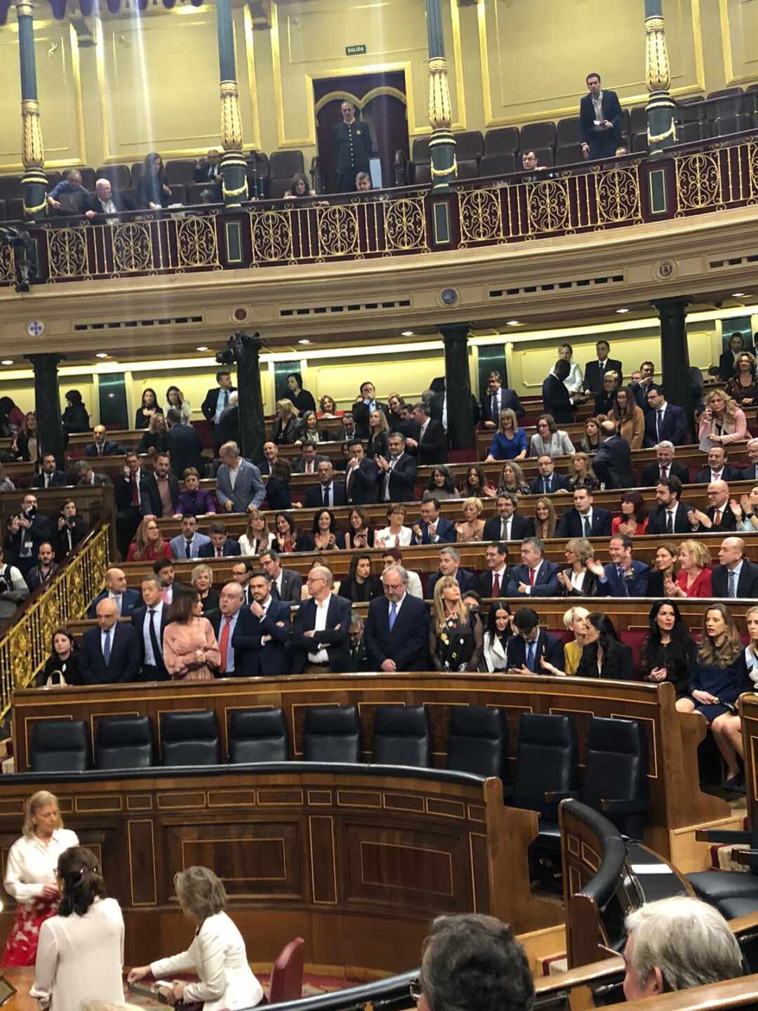 Tensión en el Congreso: diputados de Vox ocupan parte de los escaños del PSOE y Podemos