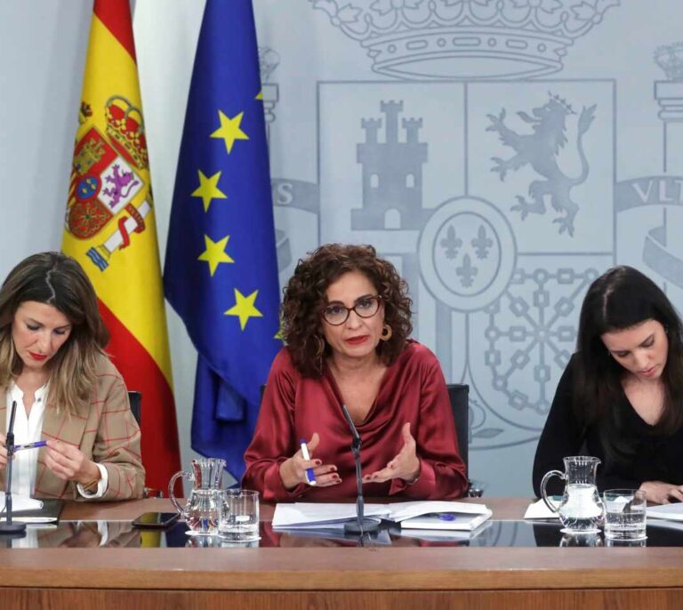El Gobierno hace caso a Escrivá un año después: rebaja 230 millones la previsión de ingresos de la ‘tasa Google’