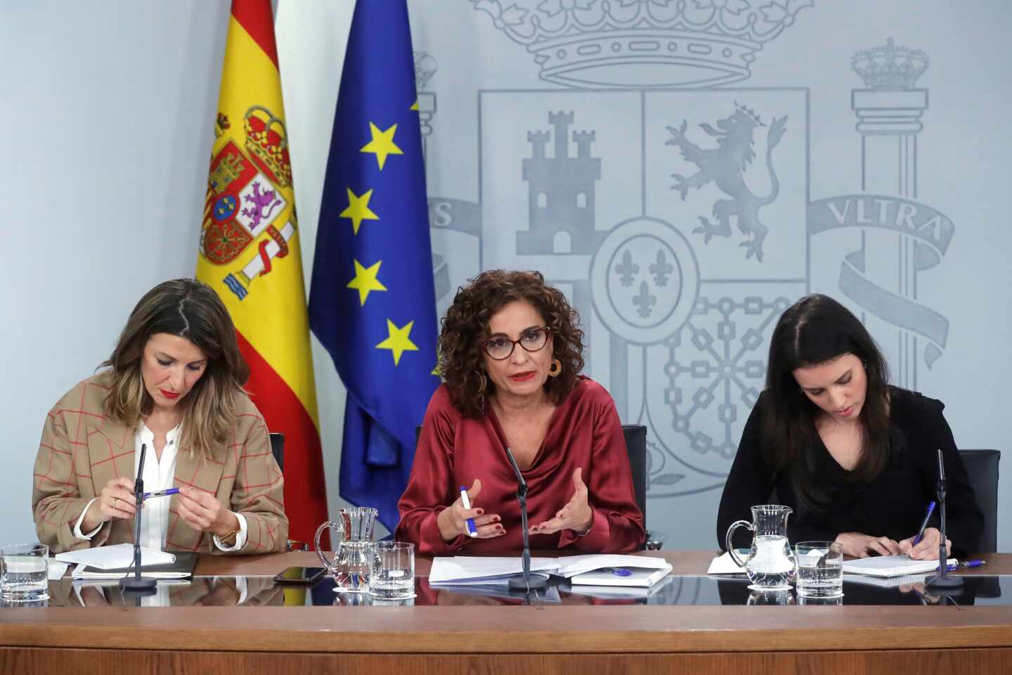 La ministra de Trabajo, Yolanda Díaz, junto a la ministra de Hacienda, María Jesús Montero.