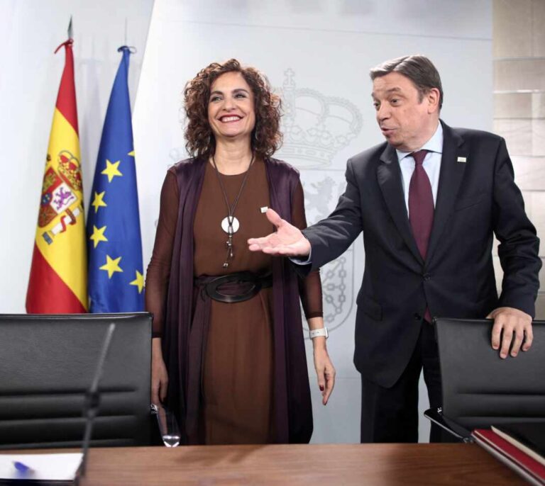 El Gobierno señala a los supermercados y su "espiral de rebajas" y regulará las ventas a pérdida