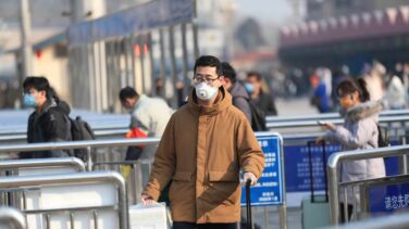 La OMS, sobre el contagio de coronavirus fuera de China: puede ser "la chispa" que "se convierte en un incendio mayor"
