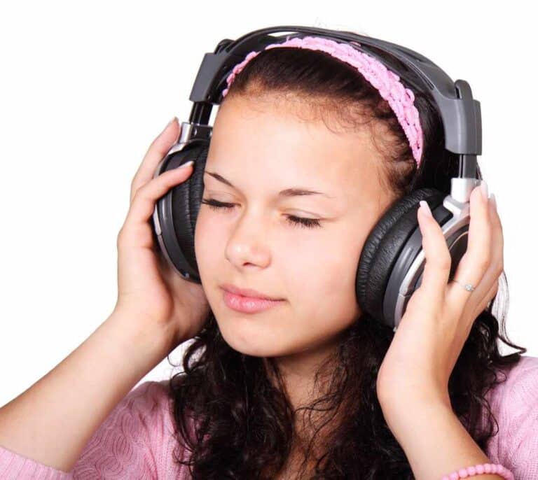 Si quieres oir, baja el volumen de los auriculares