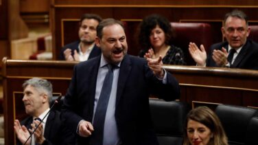 Ábalos recurre al 11-M y al Yak 42 para zafarse de las acusaciones por el 'Delcygate'