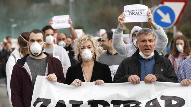 Manifestación por la gestión de la información sobre los contaminantes tras el accidente del vertedero de Zaldibar.