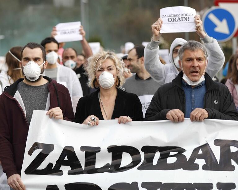 Urkullu responde a los familiares de los sepultados en Zaldibar que "no se escatiman medios"