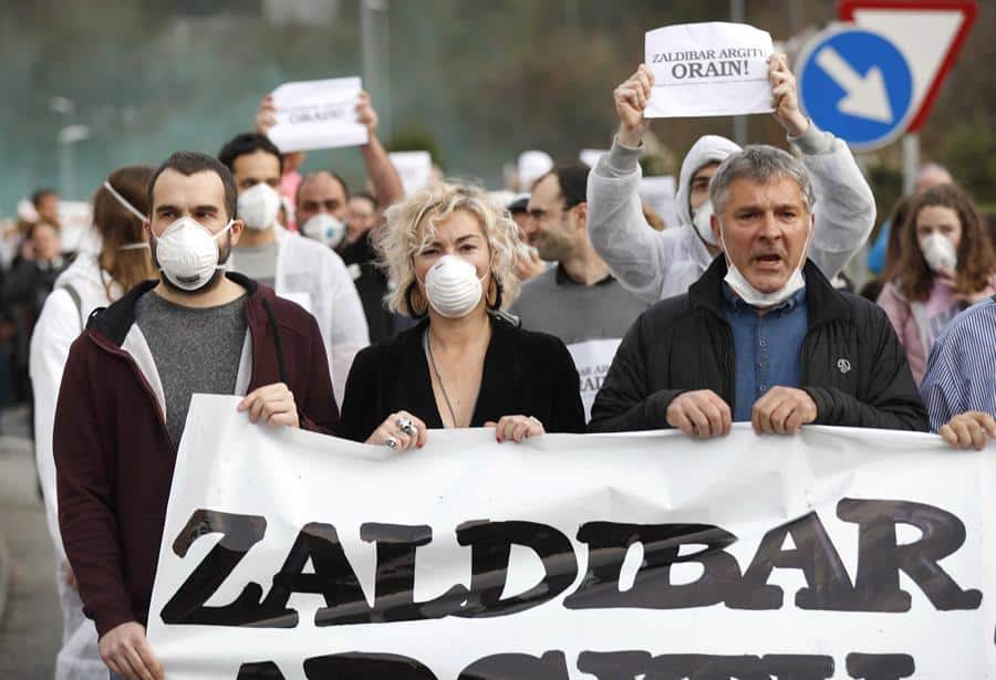 Manifestación por la gestión de la información sobre los contaminantes tras el accidente del vertedero de Zaldibar.