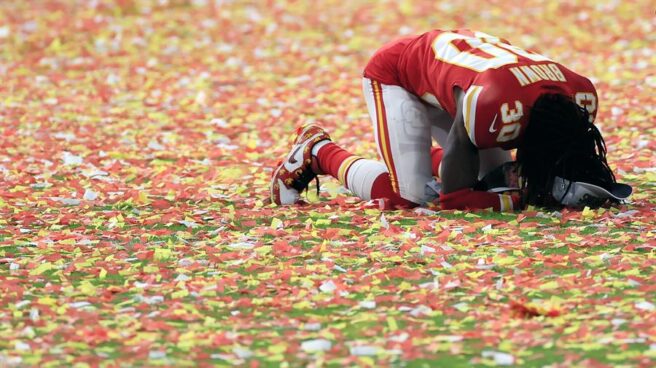 Imagen de Alex Brown, de los Kansas City Chiefs, tras la final de la Super Bowl, uno de los eventos deportivos más vistos del mundo