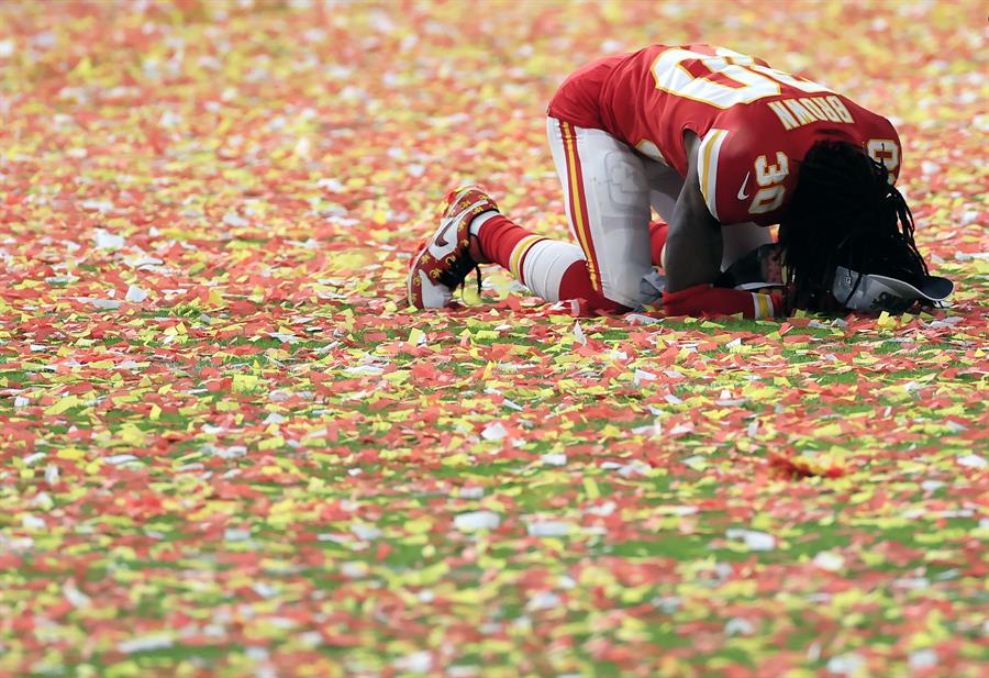 Imagen de Alex Brown, de los Kansas City Chiefs, tras la final de la Super Bowl, uno de los eventos deportivos más vistos del mundo