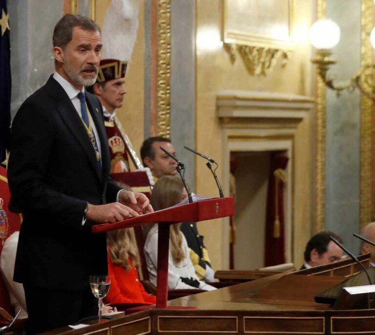 Felipe VI: "Las Cortes representan a todo el pueblo español, y a todo él se deben"