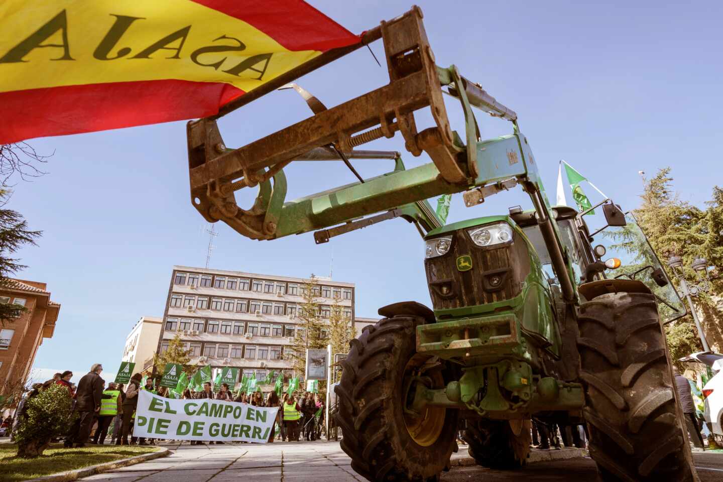 Ni fachas ni rojos: así es el retrato político de los agricultores de España