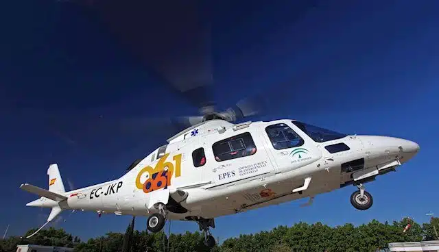 Trasladan a Barcelona en helicóptero a un niño con circulación extracorpórea