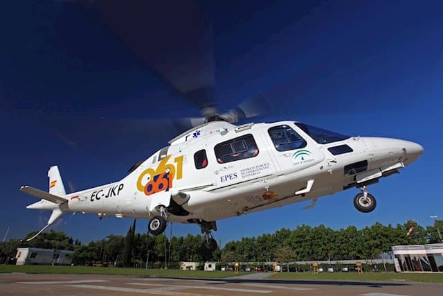 Trasladan a Barcelona en helicóptero a un niño con circulación extracorpórea