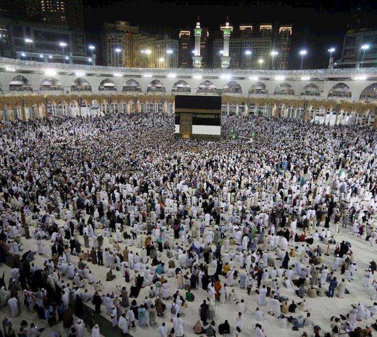 Arabia Saudí suspende las peregrinaciones a la Meca y restringe los visados por el coronavirus