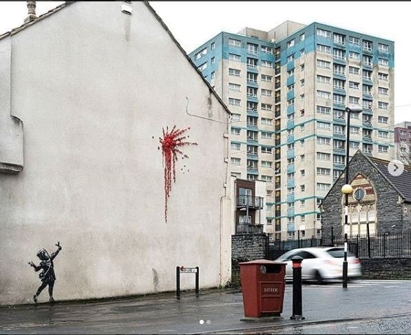 Banksy pinta una 'explosión' de rosas en un mural en Bristol la noche de San Valentín