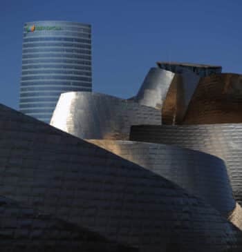 Iberdrola, el gigante mundial de la energía que no es 'profeta' en [...]