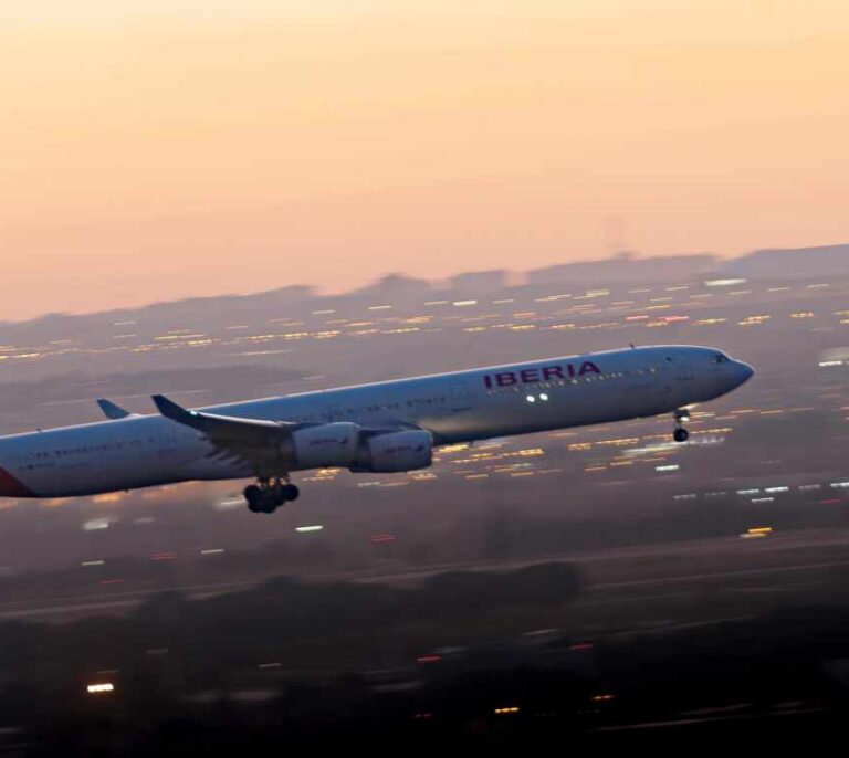 Iberia prolonga la suspensión de sus vuelos a China hasta final de abril por el coronavirus