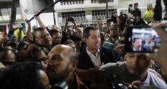Guaidó denuncia la "desaparición forzada" de su tío tras aterrizar junto a él en Caracas